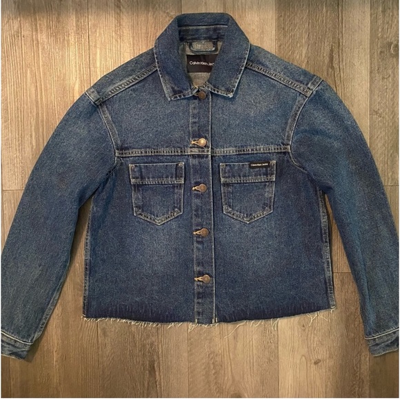 NWOT CALVIN KLINE DISTRESSED HEM CROPPED JEAN JACKET. - Picture 4 of 7